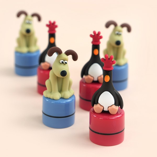 ピンクフットウォレスとグロメットフィギュアスタンプ